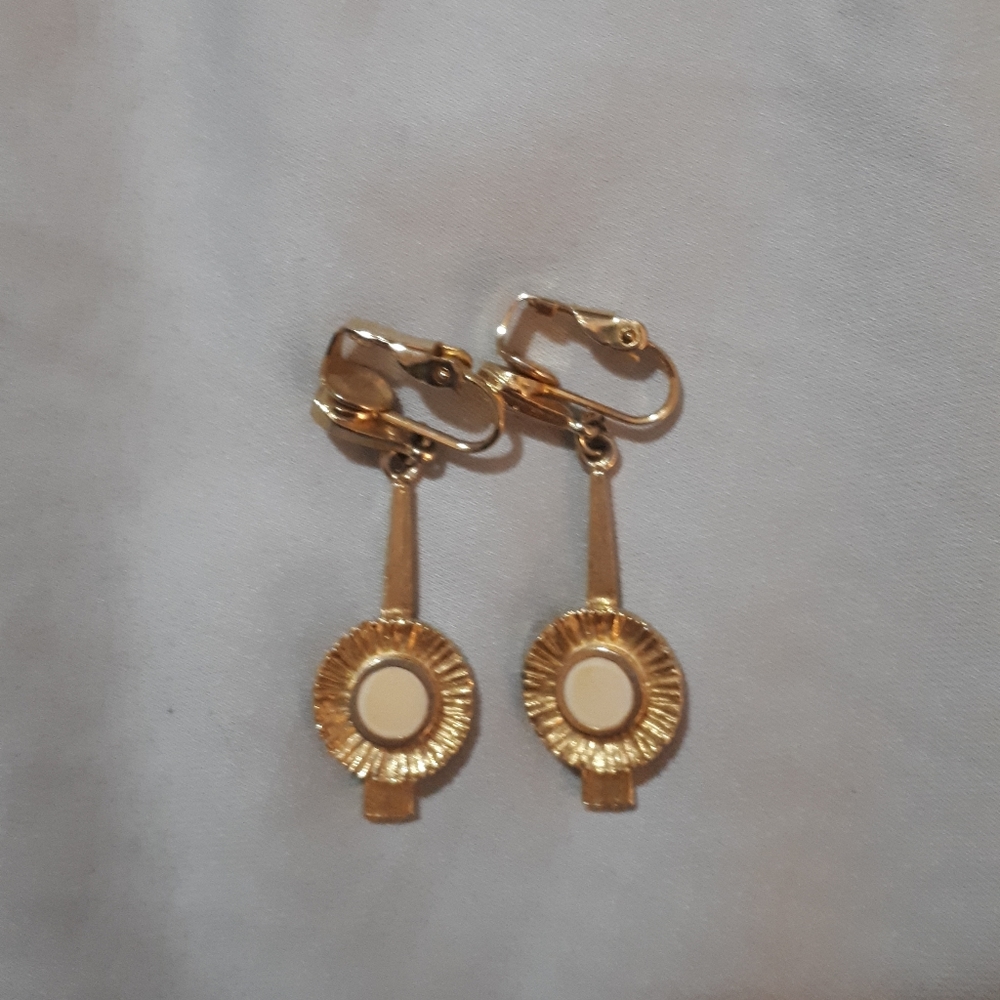 Vintage goldtone clip on drop earrings